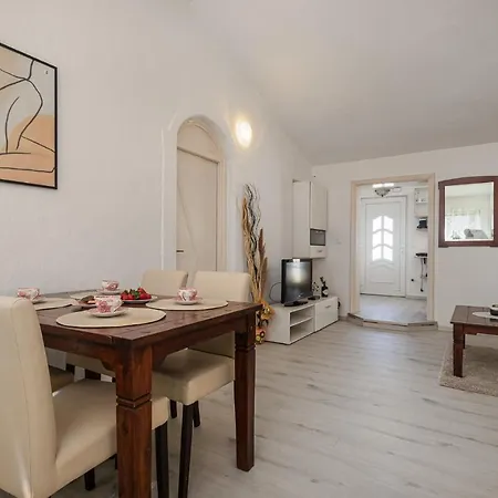 Ivana 300m From The Beach Apartament *