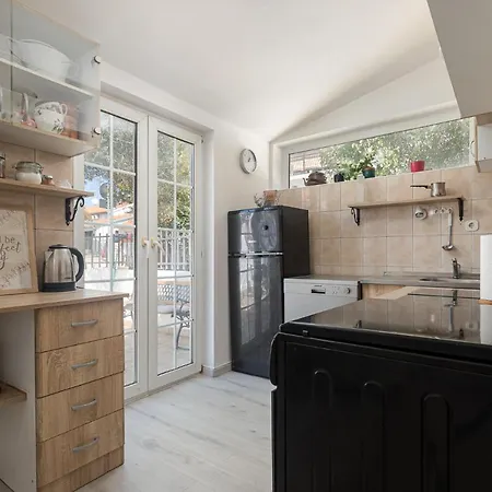 Ivana 300m From The Beach Apartment *
