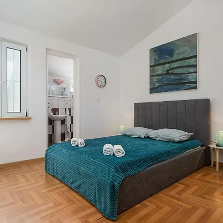 Apartment Ivana 300m From The Beach Porec